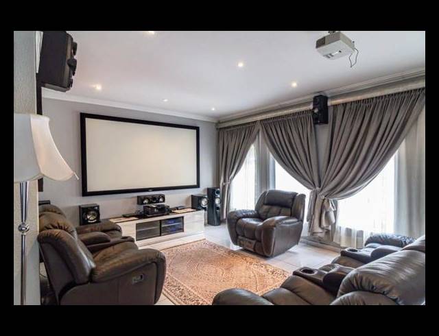 5 BEDROOM HOUSE FOR SALE IN GLENVISTA